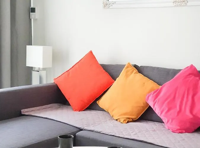 Capital - Towarowa * بوزنان