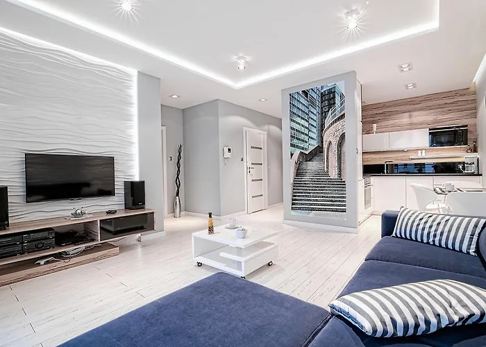 Capital - Towarowa بوزنان