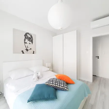 Capital - Towarowa 아파트