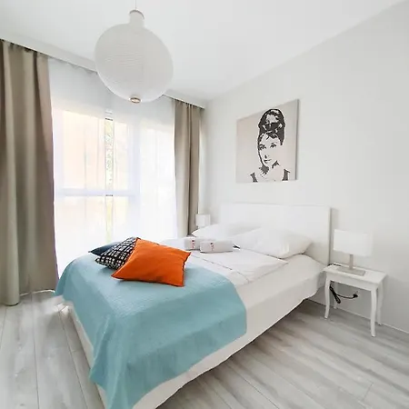 Capital - Towarowa Apartman Poznań