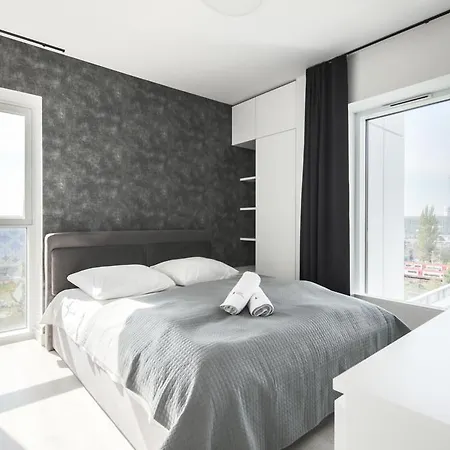 Capital - Towarowa 포즈난