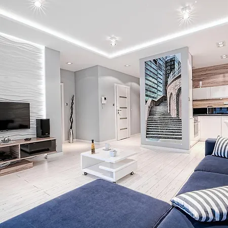 Capital - Towarowa 포즈난