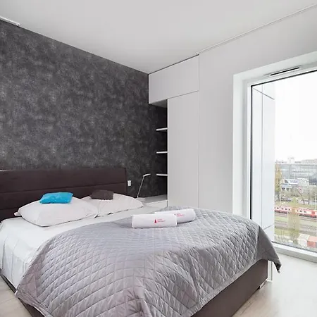 Capital - Towarowa 포즈난